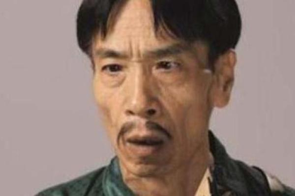 天生八字胡的男人面相命运 八字胡的男人面相解析