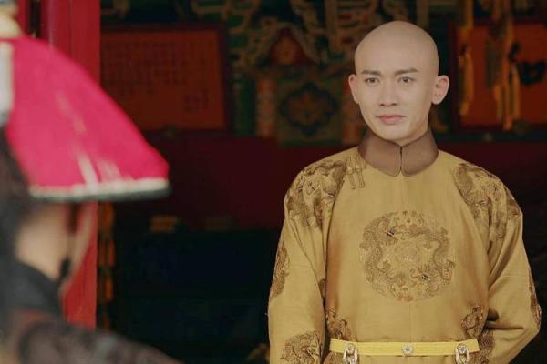 康熙帝拿出弘历的八字，相士看后：若女必为娼，若男必为皇