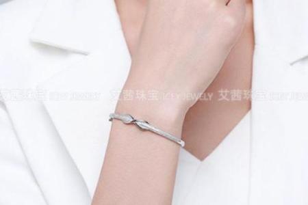八字纯阳女佩戴什么好平衡阴阳