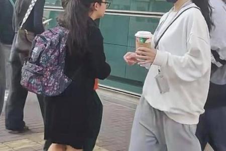 外八字女人