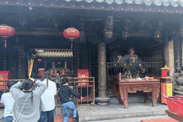 哪里的寺庙有真人算命师傅