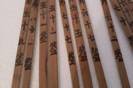 灵鸟叨卦纸签