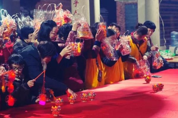 传统民俗闹元宵 传统民俗闹元宵吃什么