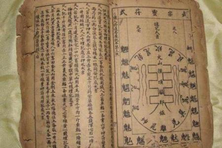 半夜12点不要照镜子的原因梳头风水