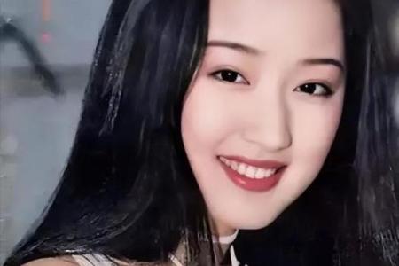 杨钰莹八字