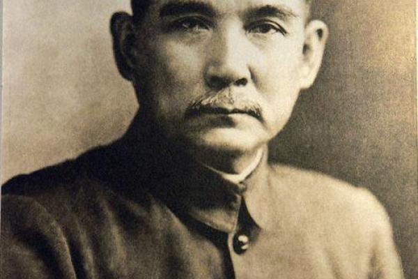 八字和龙须的区别,八字须面相