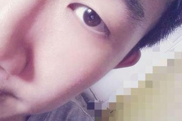 右眼睛下面长白毛算命