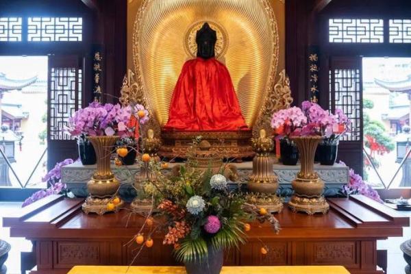观音菩萨坐什么花