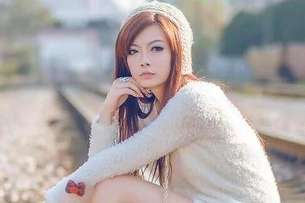 八字硬的女人
