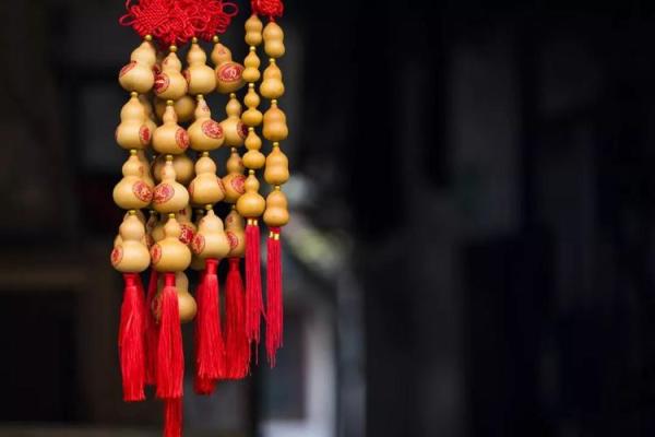 广州风水_广州一市民家门口摆风水祭祀品