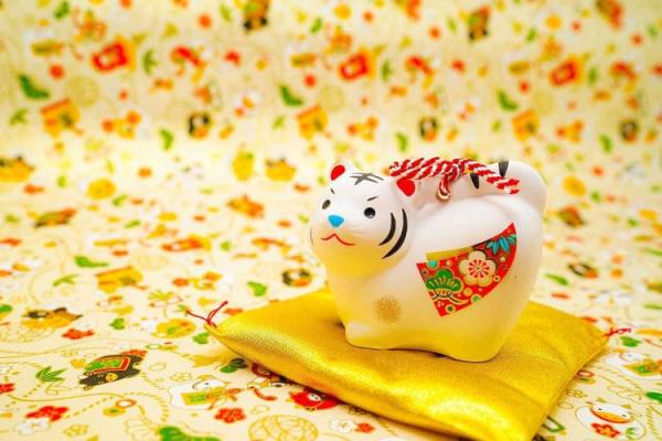 属鼠和属狗的八字合不合得来,属狗的跟属鼠的合财吗